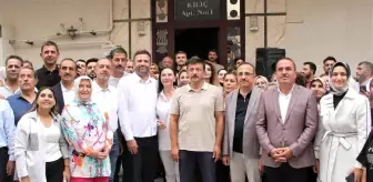 İzmir politika haberi... AK Parti, İzmir'de 'Karınca Modeli' ile 3 yılda 80 bin ziyareti yaparak, 500 bin kişiye ulaştı