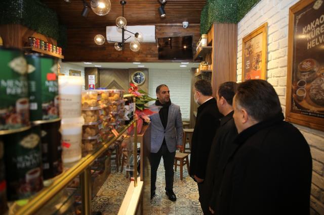 Akşener'e 'Belediye başkanı bizi ziyaret etmiyor' diye sitem etmişti! Sultanbeyli belediyesi o esnafı fotoğraflarla yalanladı