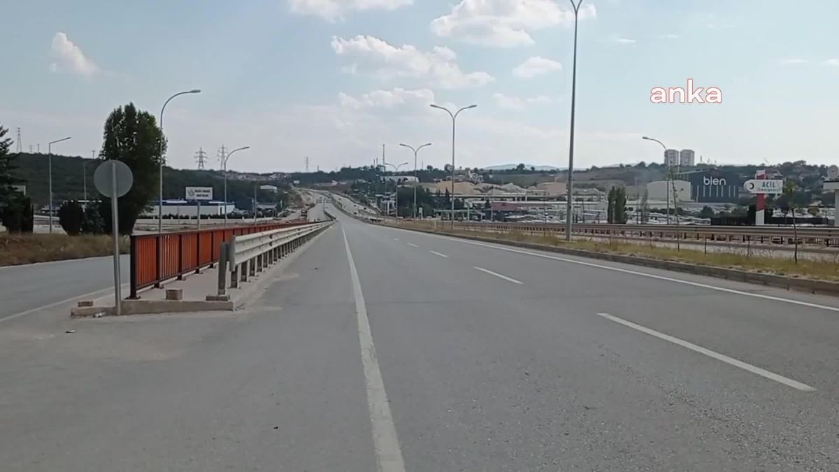 Bilecik yerel haberleri | Bilecik'te Hastane Önünden Karşıya Yoğun Trafikte Geçmek Zorunda Kalan Vatandaşlar Tepkili