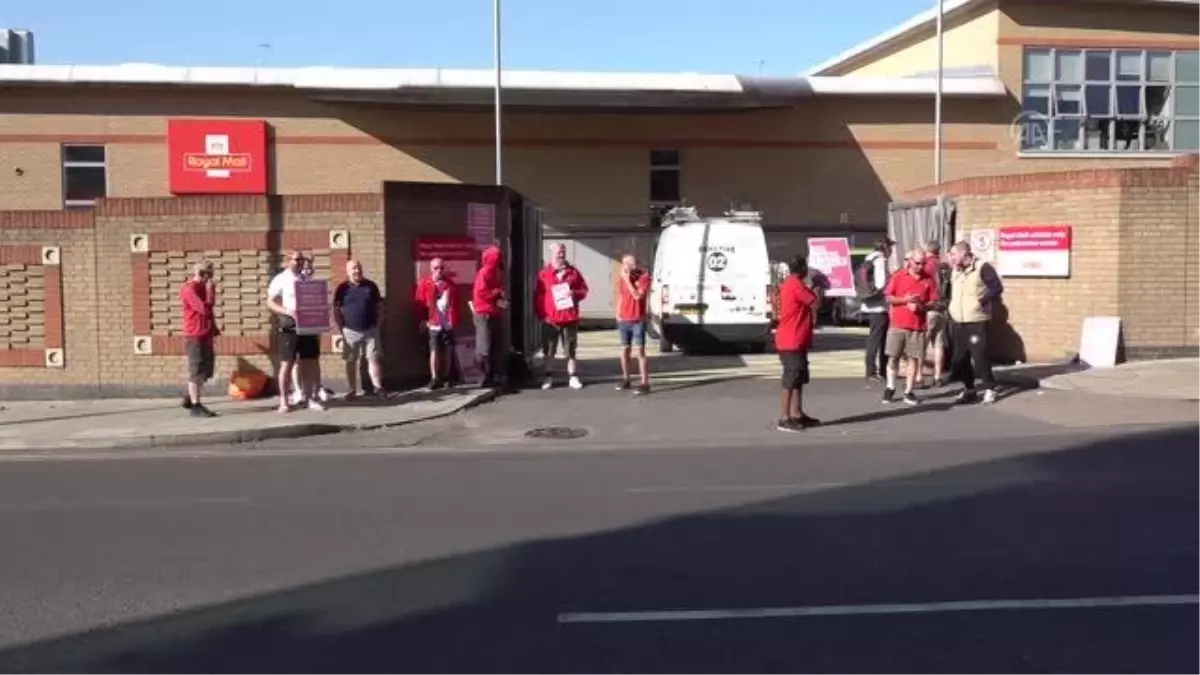 İngiltere'de 115 bin posta hizmetleri çalışanı greve gitti