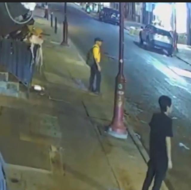 Kaldırımda okul servisi bekleyen öğrenciyi vurarak öldürdüler Kaldırımda okul servisi bekleyen öğrenciyi vurarak öldürdüler