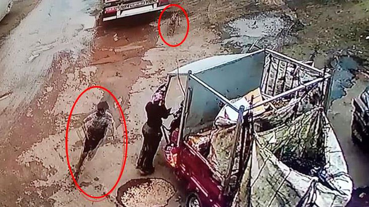 Köpekten kaçan 12 yaşındaki çocuğa araba çarptı