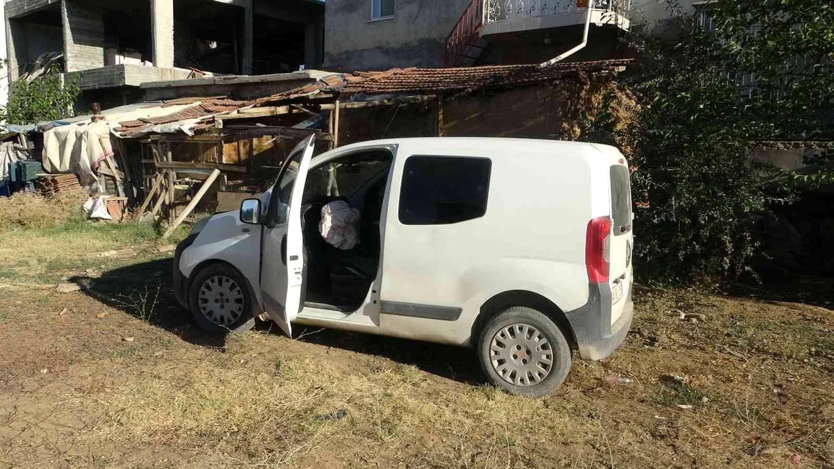 Kastamonu haber... Otomobil ile çarpışan hafif ticari araç tarlaya uçtu