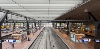 ROTTERDAM - Hollanda'da demir yolu çalışanlarının yaptığı grev hayatı olumsuz etkiliyor