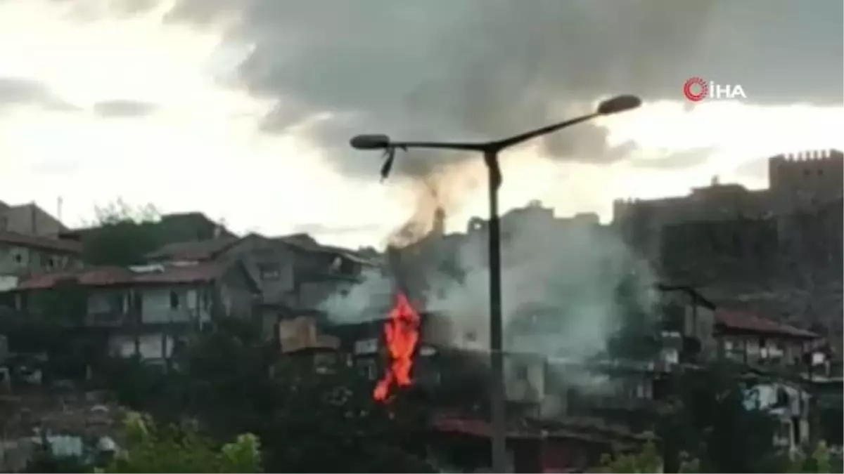 Başkent'te gecekondu alev alev yandı