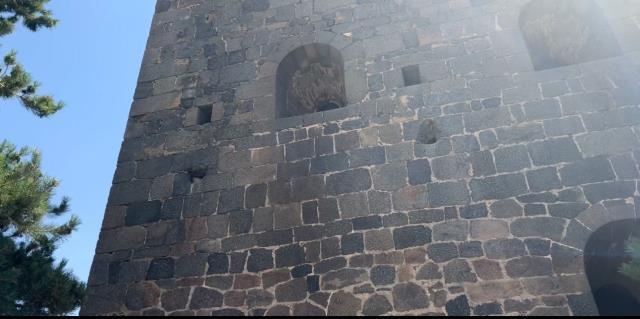 Erzurum'da duvardaki kan izlerinin hikayesini dinleyenler gözyaşlarına hakim olamıyor