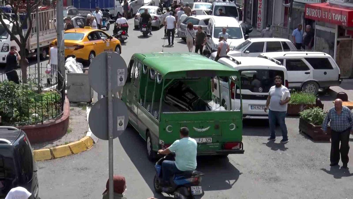 Son dakika 3. sayfa: Etiler'de canice öldürülen genç, son yolculuğuna uğurlandı