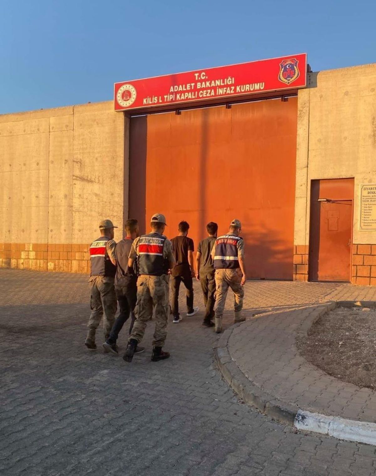 Kilis haberi! Kilis'te bağevinden hırsızlık yaptıkları gerekçesiyle 3 zanlı tutuklandı