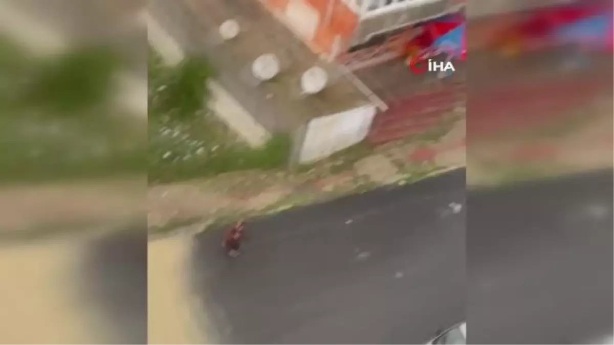 Ardahan 3. sayfa haberleri | Sağanak yağıştan göle dönen yolda çocuklar yüzdü