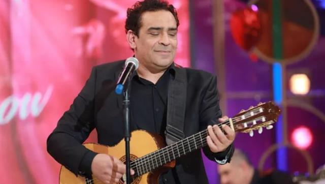 Şarkıcı Ege, 'Askerlik hatırası' diyerek Cem Yılmaz'la 21 yıl önceki fotoğrafını paylaştı