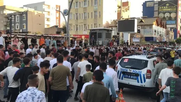 Şırnak'ta 19 yaşındaki kıza taciz iddiası ortalığı savaş alanına çevirdi, bir kişi linç edilmek istendi