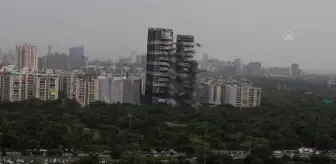 Hindistan'ın 'ikiz kule'si patlayıcıyla yıkıldı