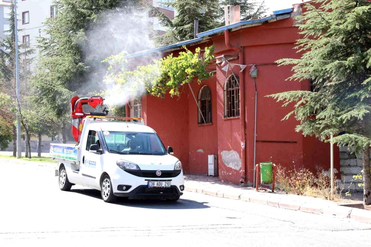 Kayseri haberleri... Melikgazi'de baştan sona temizlik devam ediyor