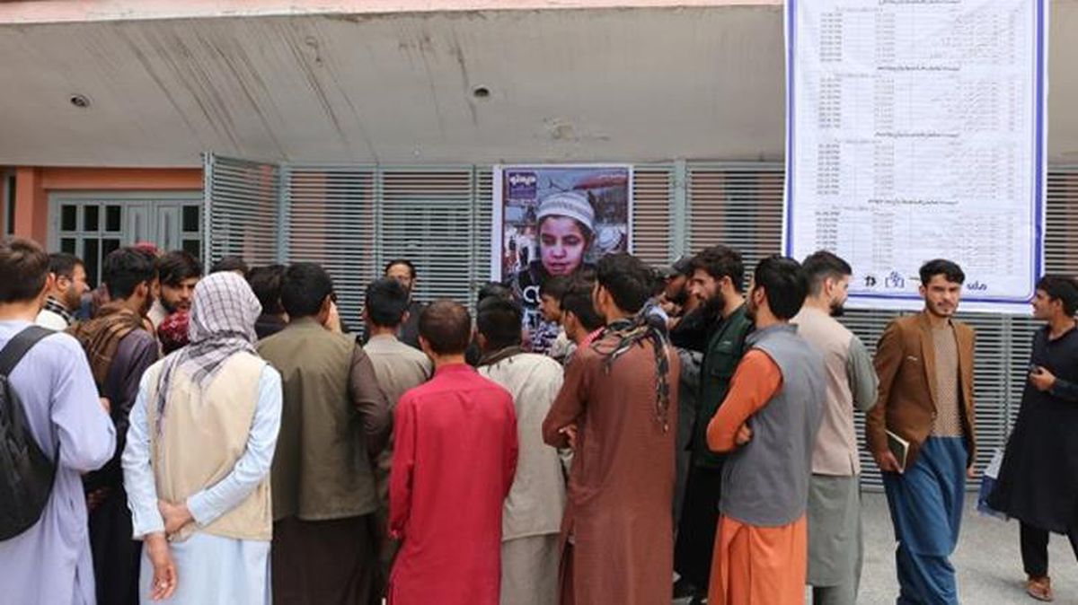 Taliban ilk kez bir film festivali düzenledi! Seyircilerin arasında yalnızca bir kadının bulunması dikkat çekti