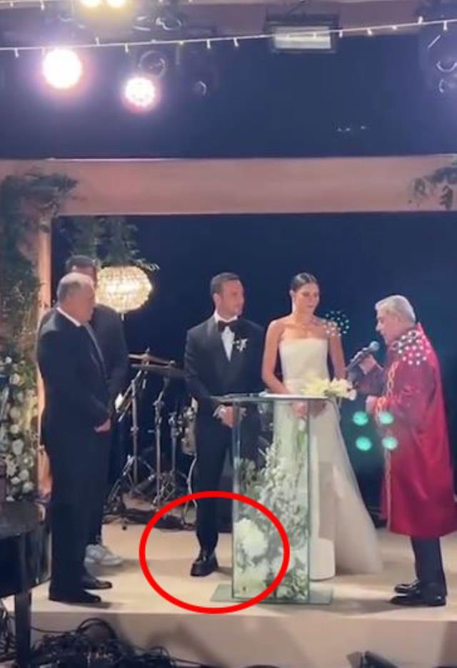 Ünlülerin akınına uğrayan düğüne, Oğuzhan Koç'un ayakkabıları damga vurdu