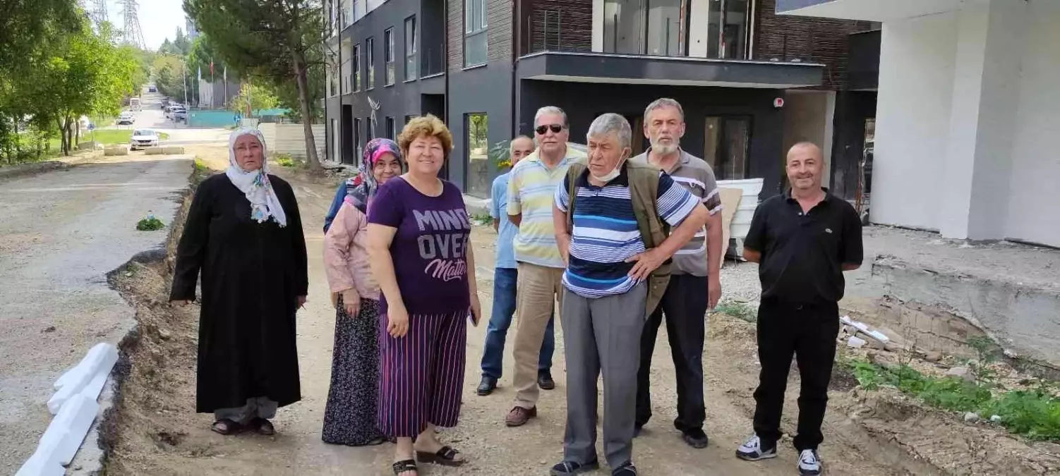 Yeni taşındıkları evlerinde elektriksiz kaldılar