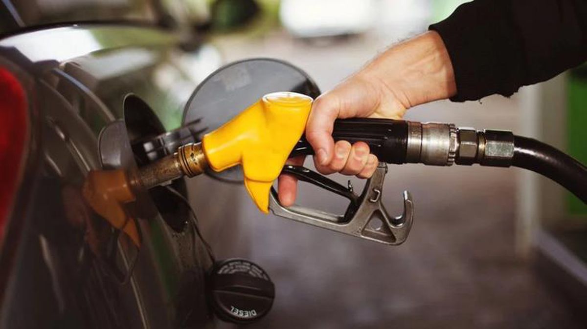 Bu gece yarısından itibaren benzine 1,04 lira indirim gelmesi bekleniyor