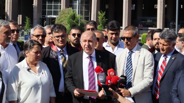 CHP, Zafer Partisi ve DEVA, suç örgütü lideri Sedat Peker'in rüşvet iddialarıyla ilgili suç duyurusunda bulundu CHP, Zafer Partisi ve DEVA, suç örgütü lideri Sedat Peker'in rüşvet iddialarıyla ilgili suç duyurusunda bulundu