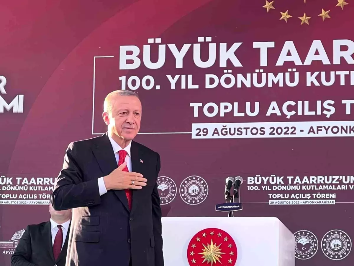 Cumhurbaşkanı Erdoğan: 'Muhalefet tüm mesaisini birbirinin kuyusunu kazmaya, yalan ve iftira siyasetiyle ülkenin altını oymaya harcıyor'