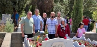 Gazeteci Gökhan Erkmen, mezarı başında anıldı