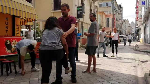 Aynı erkeği seven kadınların kıskançlık kavgası kamerada! Saç saça, baş başa girdiler