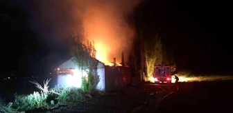 Sivas 3. sayfa haberi | Sivas'ta korkutan yangın, müstakil ev yangında kül oldu