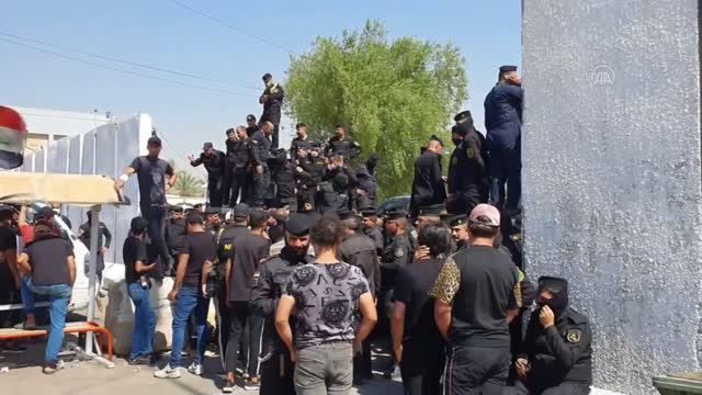 Son Dakika! Irak'ın başkenti Bağdat'ta Mukteda es-Sadr destekçilerinin eylemi dolayısıyla sokağa çıkma yasağı ilan edildi