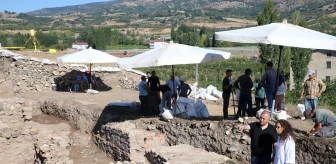 Vali Hatipoğlu, Komana Antik Kenti'ndeki kazı çalışmalarını inceledi