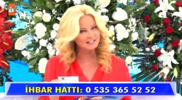 Yayında romantik anlar! Eşinden gelen çiçekteki notu okuyan Müge Anlı aşkını haykırdı Yayında romantik anlar! Eşinden gelen çiçekteki notu okuyan Müge Anlı aşkını haykırdı