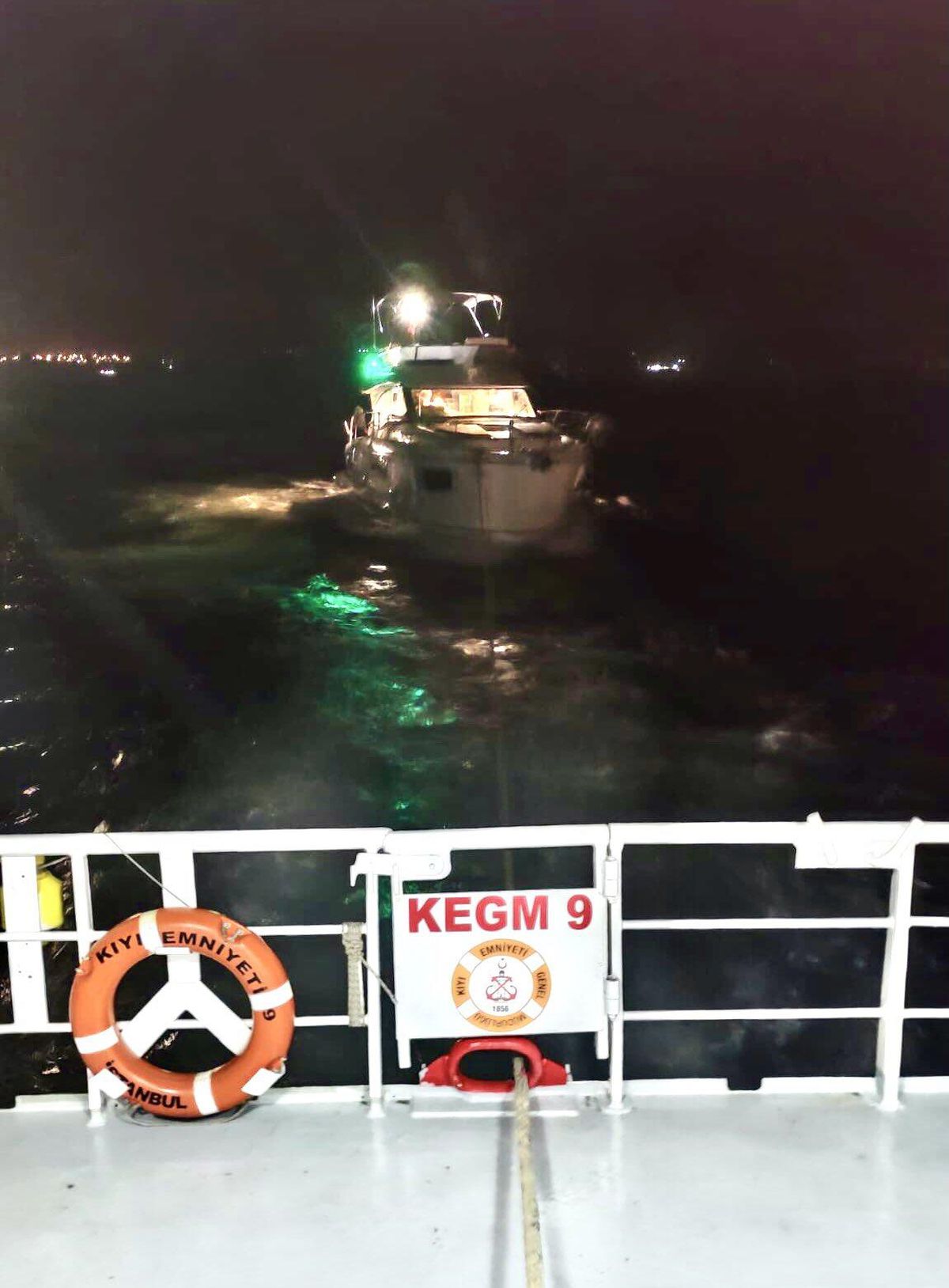 Çanakkale haber: Çanakkale Boğazı'nda arızalanan tekne, KEGM ekiplerince kurtarıldı