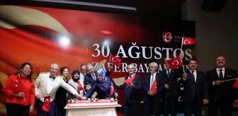 Eskişehir haber | Eskişehir Valisi Ayyıldız ve eşi 30 Ağustos Zafer Bayramı nedeniyle resepsiyon verdi