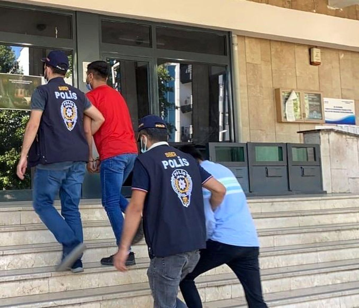 Kesinleşmiş hapis cezaları bulunan 2 hükümlü yakalandı