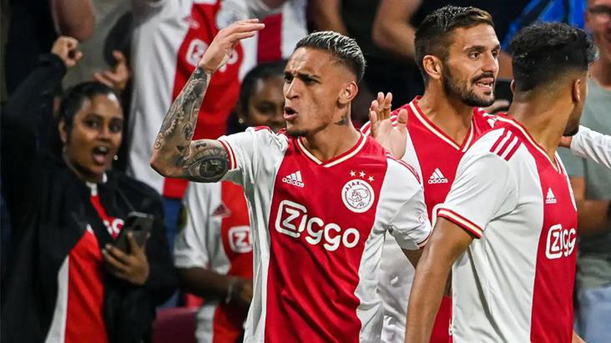 Manchester United, Antony'i renklerine bağladı