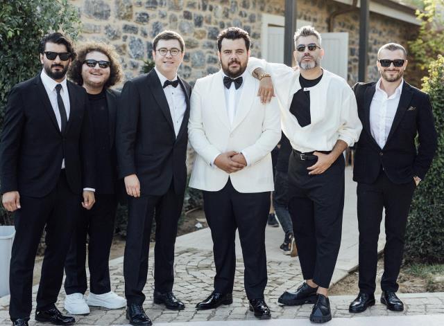 Oğuzhan Koç'un düğününden toplu fotoğraf Tolga Akış'ın yazdığı not olay oldu