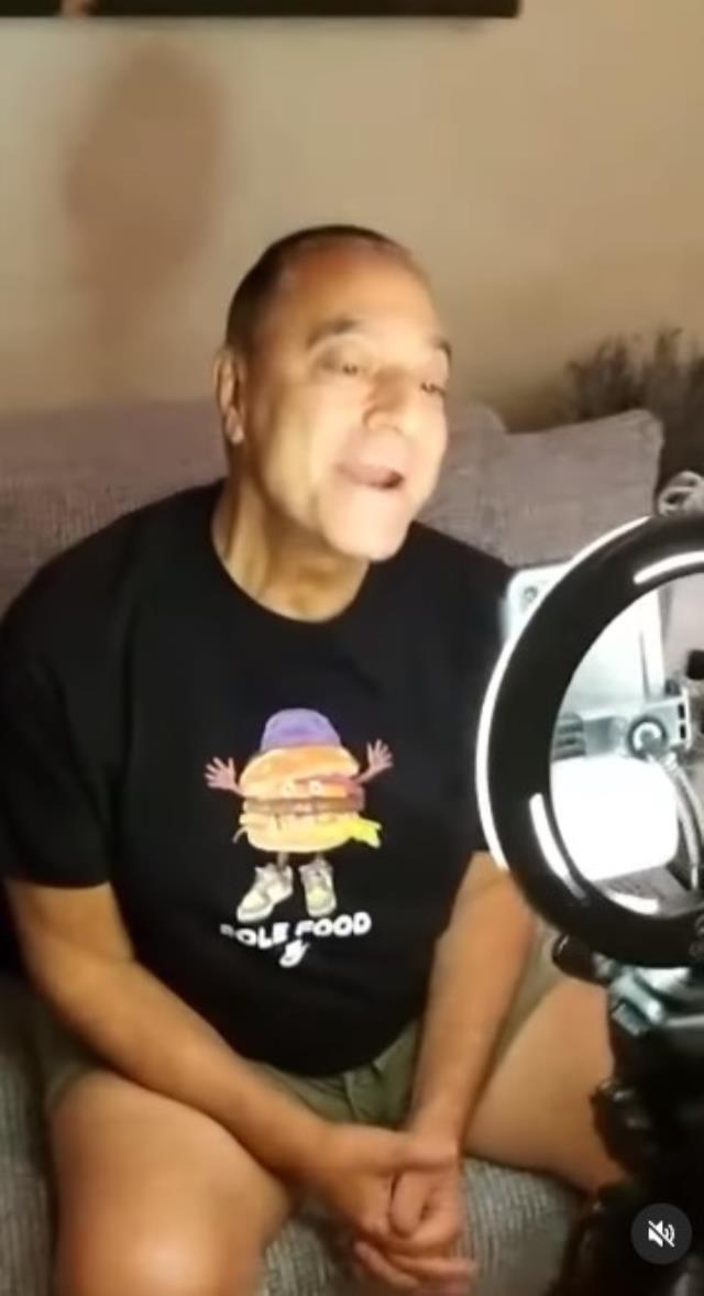 TikTok'ta canlı yayın açan Mehmet Ali Erbil'den garip hareket: Hiç yakışıyor mu? TikTok'ta canlı yayın açan Mehmet Ali Erbil'den garip hareket: Hiç yakışıyor mu?