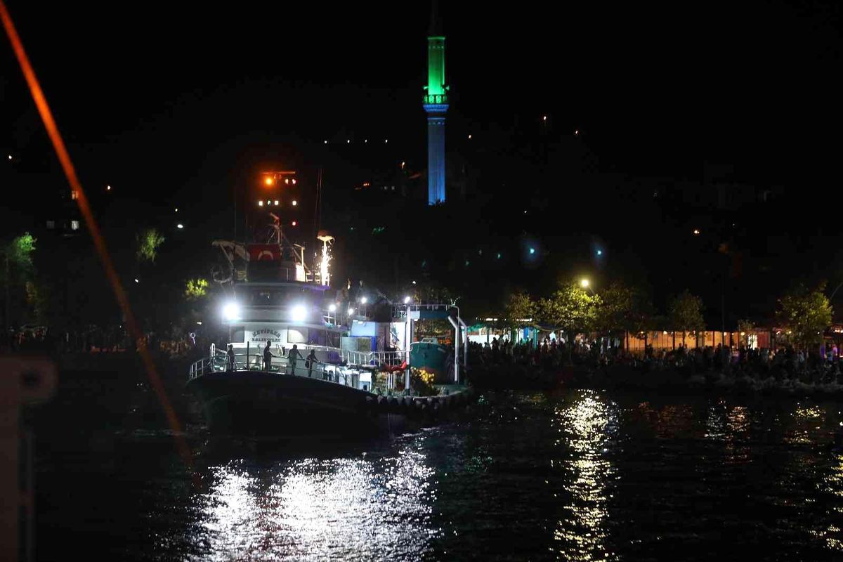 Av sezonu başladı! Balıkçılar 'Vira Bismillah' diyerek ilk ağları atmaya başladı