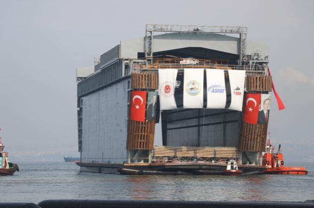 Dünyada kendi sınıfında sadece bir tane var! Denizaltı havuzu Yalova'da suya indirildi Dünyada kendi sınıfında sadece bir tane var! Denizaltı havuzu Yalova'da suya indirildi