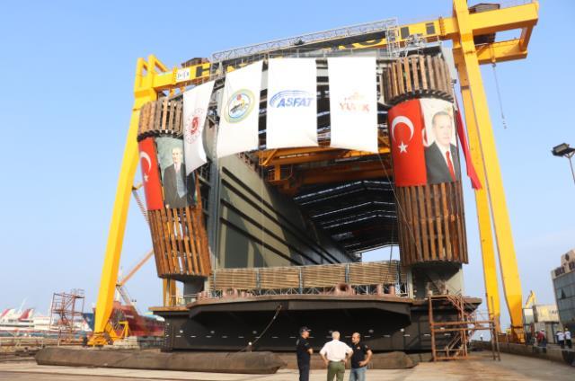 Dünyada kendi sınıfında sadece bir tane var! Denizaltı havuzu Yalova'da suya indirildi Dünyada kendi sınıfında sadece bir tane var! Denizaltı havuzu Yalova'da suya indirildi