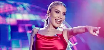 İrem Derici konserde giydiği kırmızı elbisesiyle göz kamaştırdı