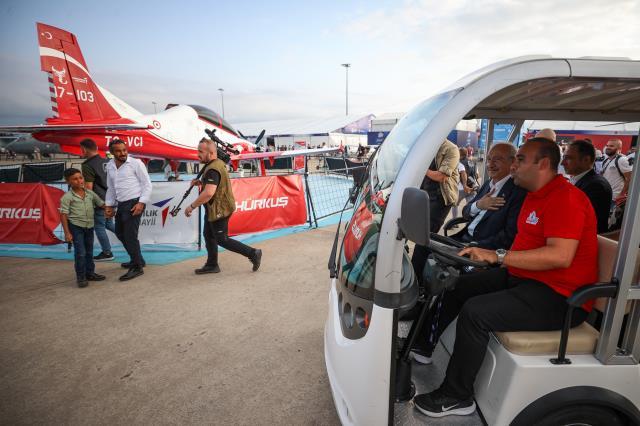 Kılıçdaroğlu'ndan TEKNOFEST'e sürpriz ziyaret! Alana adım atar atılmaz ilginç soruyla karşılaştı
