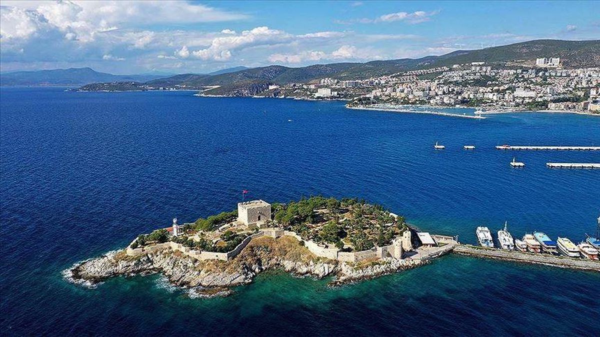 Kuşadası nerede? Kuşadası nereye bağlı? Kuşadası hangi bölgede?