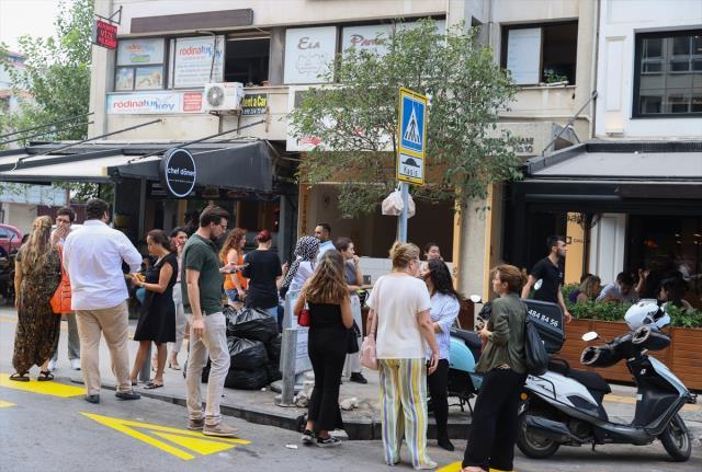 Son Dakika! Ege Denizi'nde 15 dakika arayla iki deprem! Kuşadası açıkları 4.7 ve 5.1 ile sallandı