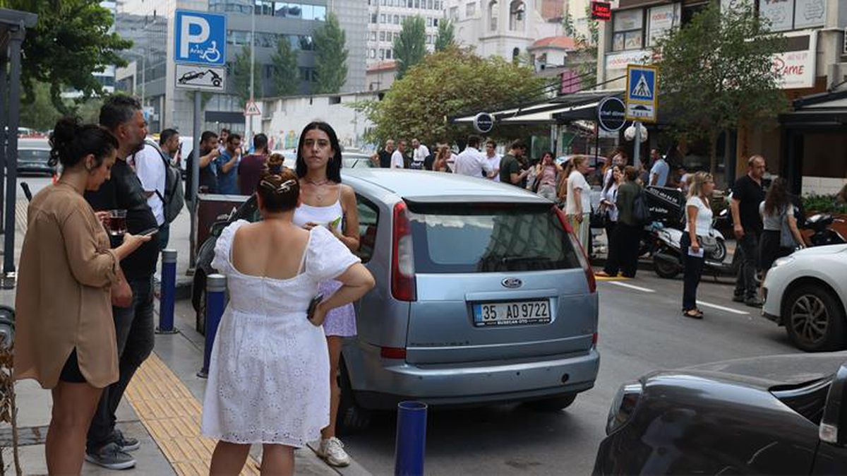 Son Dakika! Ege Denizi'nde 15 dakika arayla iki deprem! Kuşadası açıkları 4.7 ve 5.1 ile sallandı