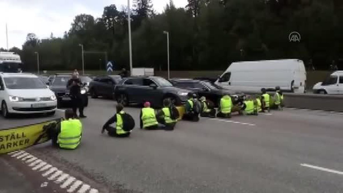 STOCKHOLM - İsveç'te ambulansın da olduğu yolda trafiği kesen aktivistler hakkında soruşturma