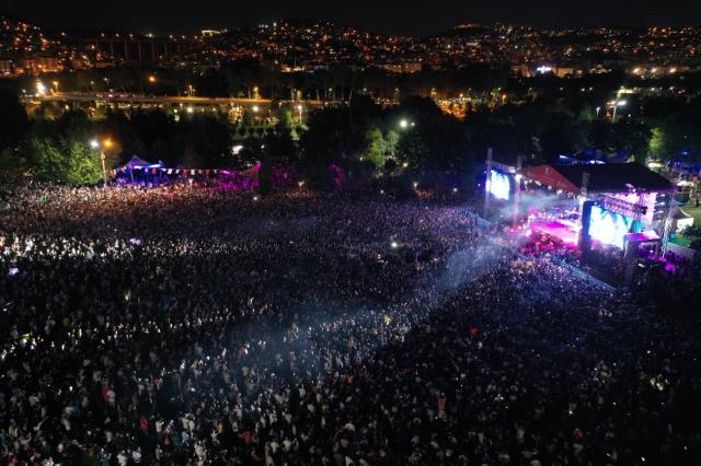 Yıldız Tilbe'nin konser verdiği Kocaeli'de hayat durdu