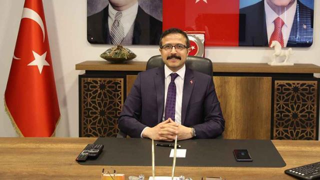 AK Parti İlçe Başkanı Mehmet Yılmaz, tartıştığı polislerle kavga etti