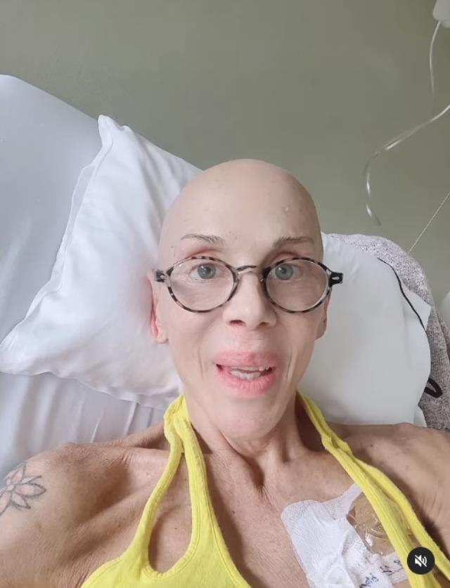 Akciğer kanseriyle mücadele eden Billur Kalkavan hastaneden sevenlerine seslendi: Atlatıyorum bu meseleyi