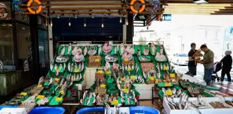 'Vira Bismillah' diyen balıkçılar, tezgahları şenlendirdi! İşte sezonun ilk fiyatları