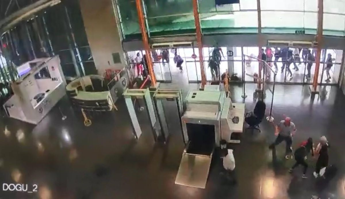 Bursa haber... Bursa'da otobüs terminalinin çökme anı kamerada