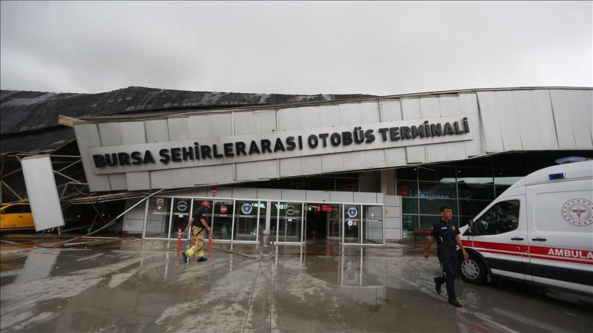 Bursa otobüs terminalinde ne oldu? Bursa terminaline yıldırım düştü! İşte görüntüler…